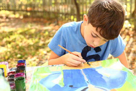 颜色 艺术 幸福 白种人 童年 插图 乐趣 绘画 小孩 花园