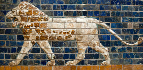 釉面砖面板与狮子细节的伊什塔托
