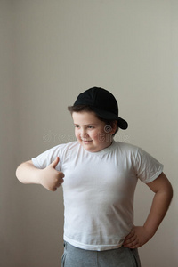 男孩孩子的力量训练肌肉运动厚强大的运动强壮照片