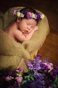 木板路 四月 婴儿 春天 开花 新生儿 丁香花 美丽的 家庭