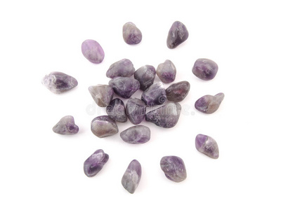 紫水晶天然晶体宝石分离在白色背景