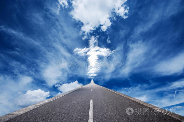 沥青路和十字架