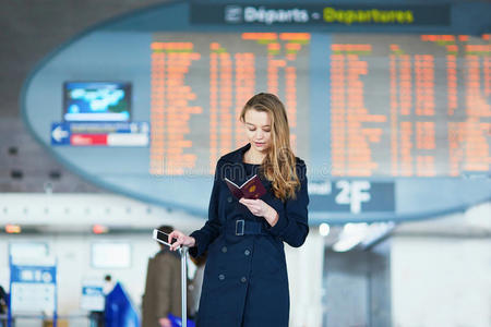 人类 机场 假日 航空公司 航班 女商人 法国 女孩 检查