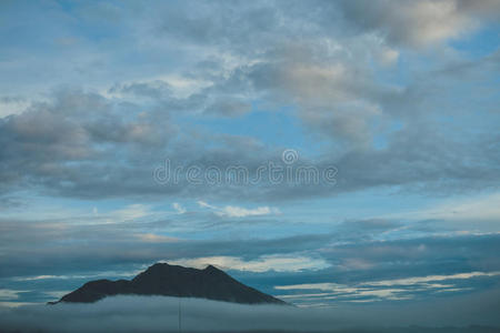 巴图尔火山和阿贡山景观上午从金塔马尼，巴厘岛，印度尼西亚