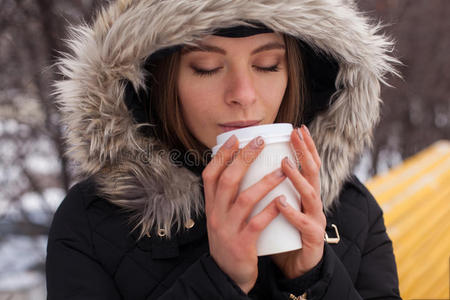 雪花 女人 享受 下雪 美丽的 冬天 美女 寒冷的 季节