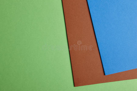 彩色纸板背景绿色，棕色，蓝色色调。 复制sp