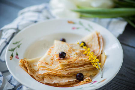 谢肉节 糕点 浆果 油炸 蜂蜜 假日 煎饼 牛奶 美食家