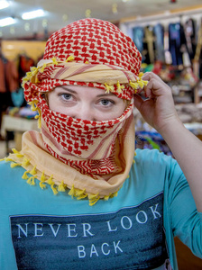 阿拉伯头巾女性图片