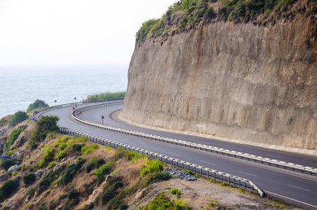 岩石 美丽的 基础设施 路边 曲线 欧洲 空的 小山 危险