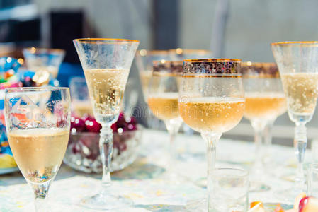 葡萄酒 餐厅 桌子 特写镜头 婚礼 玻璃 液体 宴会 食物