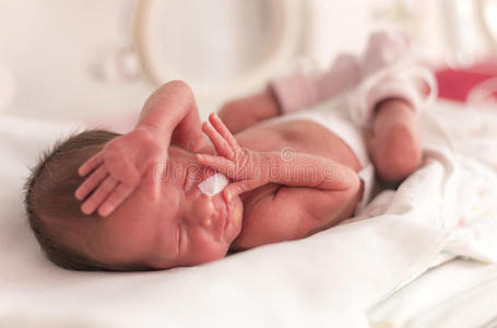 家庭 手指 女孩 出生 照顾 妈妈 医院 清白 母亲 婴儿