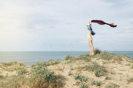 海洋 幸福 白种人 放松 海滨 复制空间 天空 夏天 享受