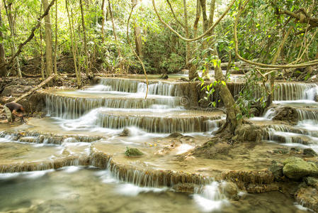 场景 旅行者 公园 旅游业 苔藓 兴趣 落下 岩石 风景