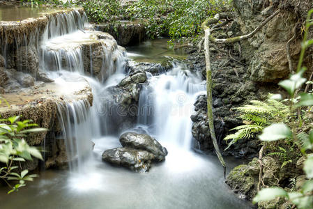 场景 兴趣 旅游业 岩石 瀑布 流动 自然 苔藓 落下 公园