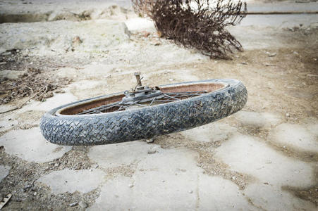 轮胎 周期 被遗弃的 运输 自行车 古老的 污垢 橡胶 摩托车