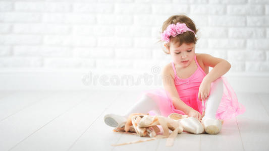 美丽的 优雅 小孩 地板 未来 连衣裙 芭蕾 宝贝 时尚