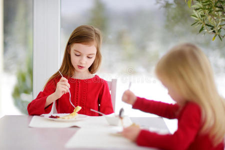 早餐 绉纱 女儿 感情 午餐 小孩 甜的 果酱 放松 煎饼