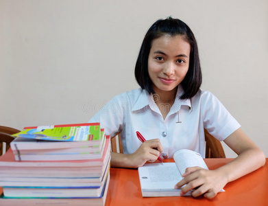 头痛 图书馆 学习 肖像 中国人 强调 女孩 阅读 学生