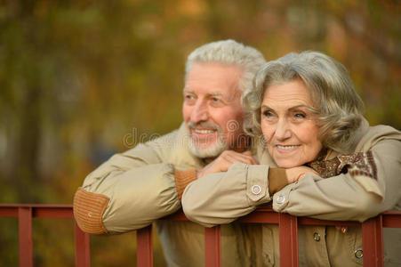 秋园老年夫妇