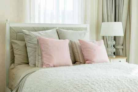 枕头 优雅 毯子 沙发 被褥 摆设 阅读 床边 梦想 酒店
