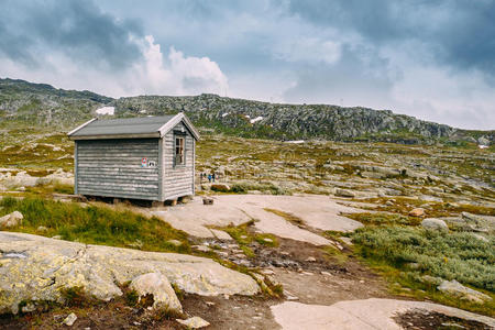 场景 冒险 徒步旅行 斯堪的纳维亚 挪威 自然 小山 旅行者
