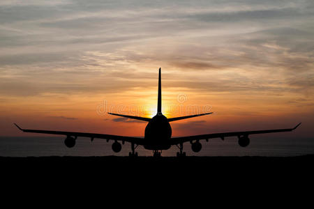 高的 日出 轮廓 傍晚 乘客 假日 空气 天线 航空公司