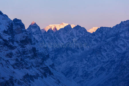 自然 喜马拉雅山脉 美丽的 高的 尼泊尔人 徒步旅行 冰川