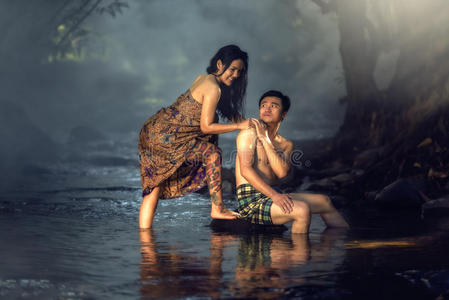 女孩男洗澡图片