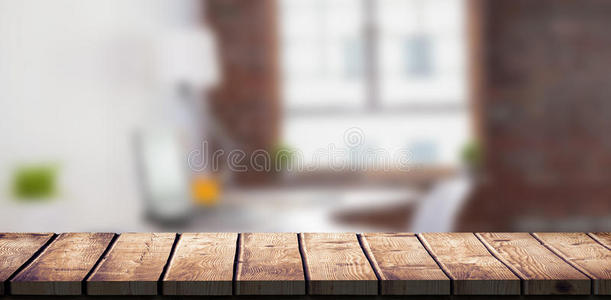 木桌的复合图像