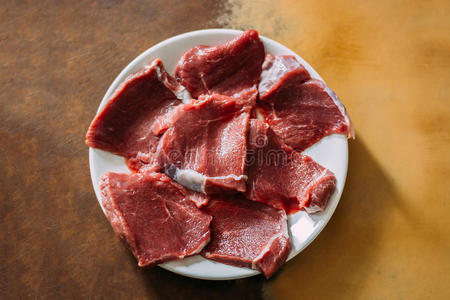桌子 牛肉 食物 盘子 准备 肉片 猪肉 牛排 腰肉 牛腰肉