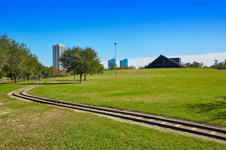 铁路 高的 城市 剧院 草坪 国家 自然 地点 天空 中心