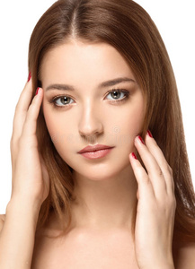 护肤金钱草美丽的女人脸肖像与干净的新鲜皮肤特写. 护肤脸.照片