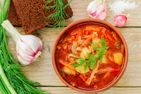 波什。 传统的乌克兰蔬菜汤
