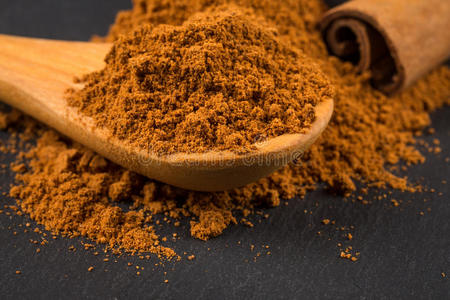肉桂和粉末照片