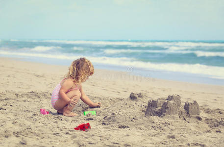 乐趣 旅行 童年 可爱的 闲暇 假日 城堡 海洋 铲子 小孩