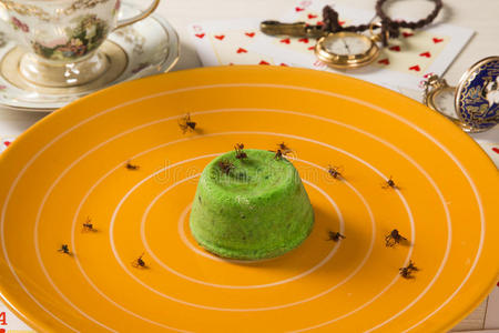 蚂蚁搬糖简笔画图片