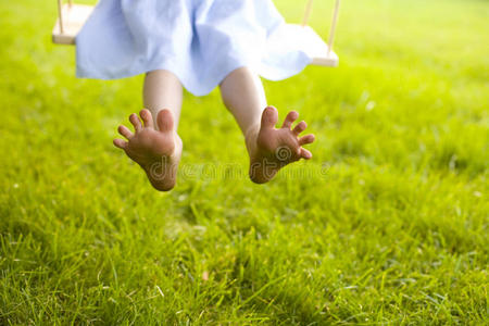 把腿张开一点儿图片