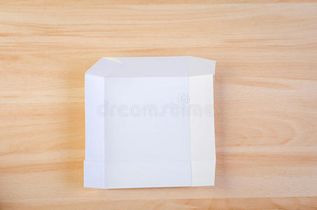 手工制作的白色盒子