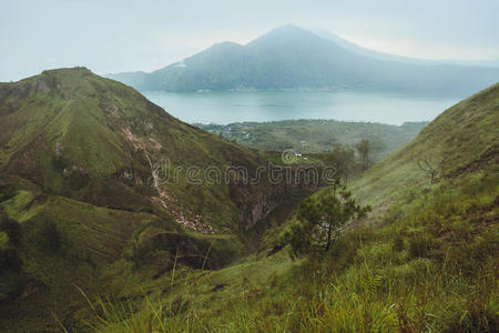 巴厘岛巴图尔火山上惊人的日出景色