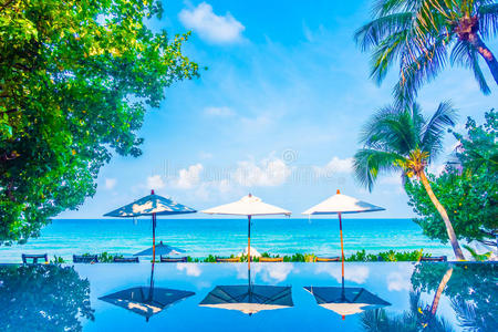 放松 海滩 水塘 日落 酒店 院子 帆布 雨伞 美丽的 椅子