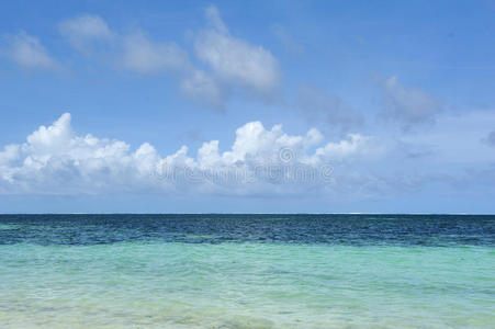 美女 季节 夏天 海景 浪漫的 风景 放松 和平 海滩 地平线