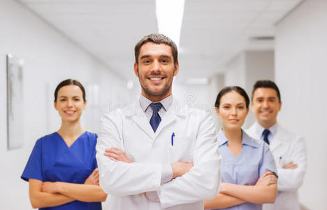 专业人员 医疗保健 医学 男人 年龄 医生 职业 健康 在室内