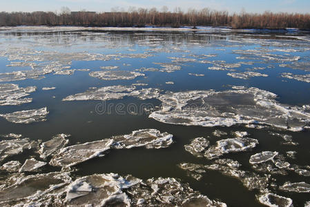 艾尔齐什河开始结冰