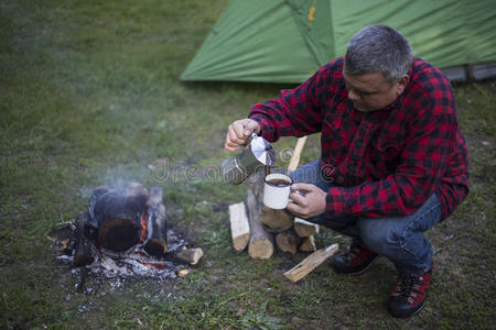 水壶 营地 冒险 罗盘 背包客 野餐 自然 木柴 极端 咖啡