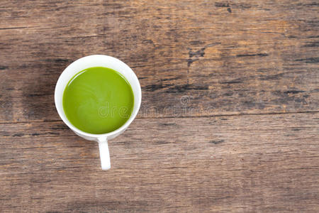 绿茶加牛奶或热抹茶拿铁