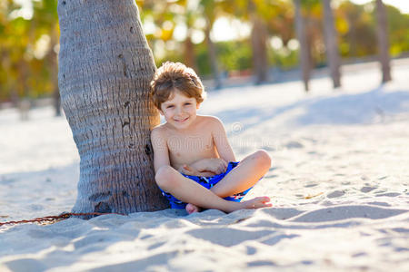 男孩 自然 乐趣 海洋 家庭 海滩 享受 迈阿密 可爱的