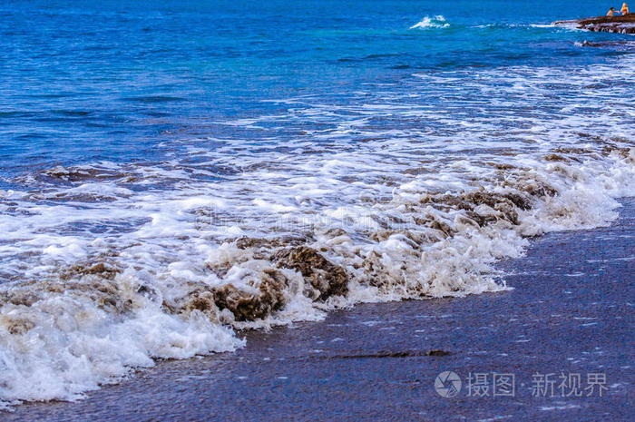 蓝色的海浪与飞溅，特纳里夫，金丝雀群岛。