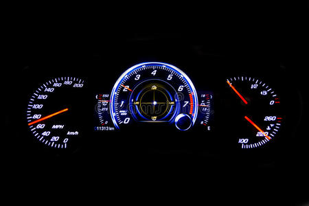 英里数仪表板和数字显示-里程,油耗,速度照片