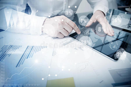 帐户部门工作在线处理.照片交易员工作市场报告文件触摸屏幕平板电脑.