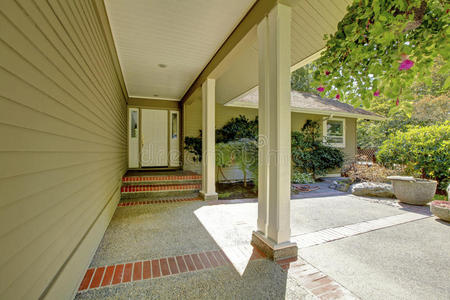 白色的门廊图片